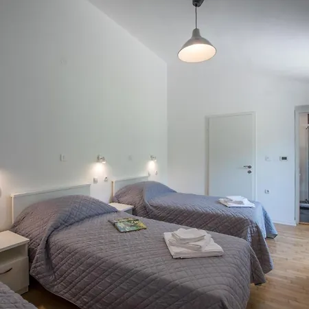 Fuer 10 Personen Und 2 In Juricani, Istrien Istrische Riviera Dom wakacyjny Cepljani
