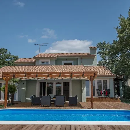 Fuer 10 Personen Und 2 In Juricani, Istrien Istrische Riviera *
