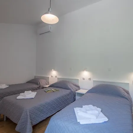 Fuer 10 Personen Und 2 In Juricani, Istrien Istrische Riviera *