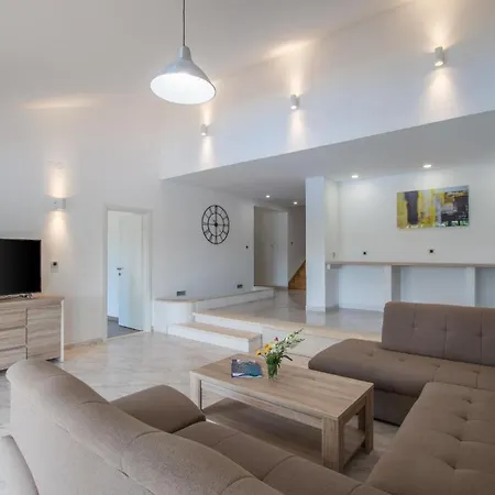 Holiday home Fuer 10 Personen Und 2 In Juricani, Istrien Istrische Riviera *