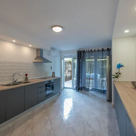 Holiday home Fuer 10 Personen Und 2 In Juricani, Istrien Istrische Riviera Cepljani