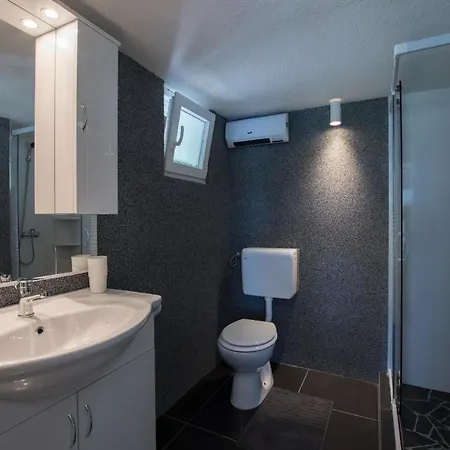 Holiday home Fuer 10 Personen Und 2 In Juricani, Istrien Istrische Riviera Cepljani