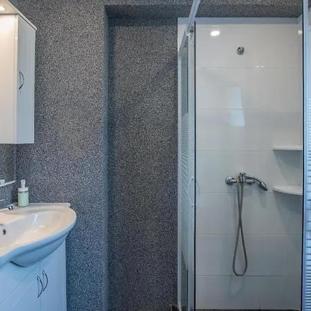 Holiday home Fuer 10 Personen Und 2 In Juricani, Istrien Istrische Riviera Cepljani